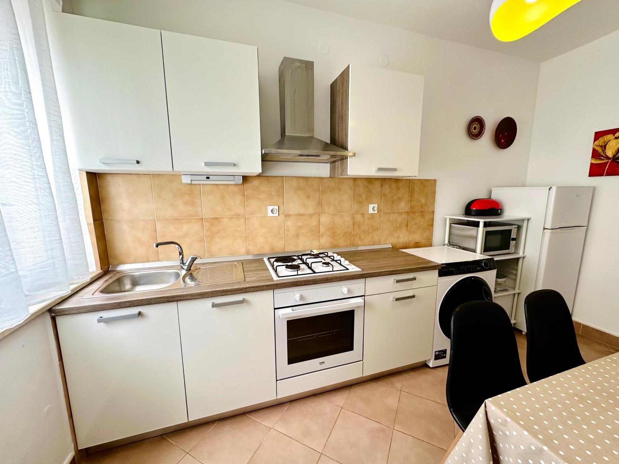 Spacious Family Apartment Near The Beach Makarska Exterior foto